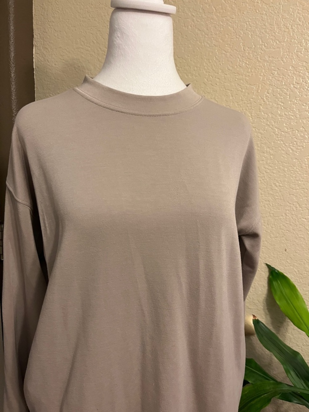 Sage Women's Taupe Crewneck Sweater Size XS - Picture 2 of 9